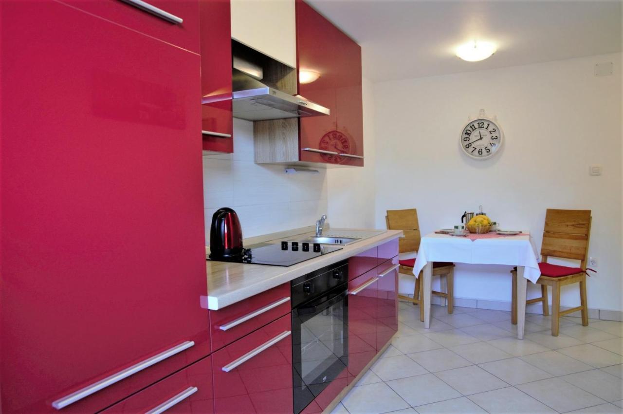 Amaryllis Residence, Apartment Diana & Deluxe Rooms With Shared Kitchen Veli Losinj Luaran gambar