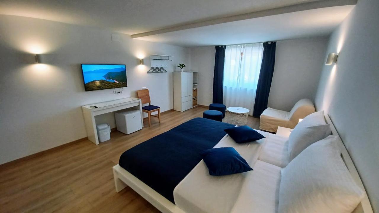 Amaryllis Residence, Apartment Diana & Deluxe Rooms With Shared Kitchen Veli Losinj Luaran gambar