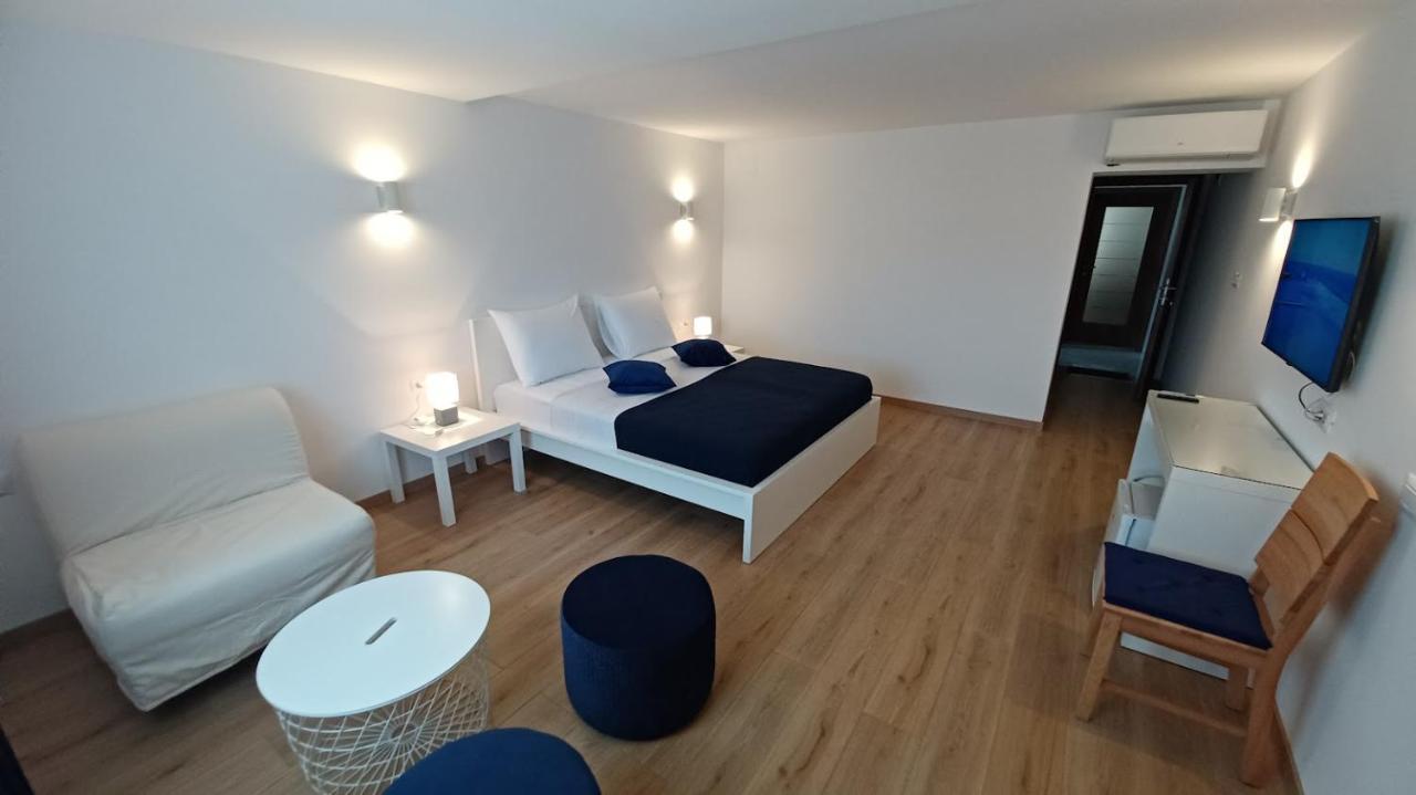 Amaryllis Residence, Apartment Diana & Deluxe Rooms With Shared Kitchen Veli Losinj Luaran gambar