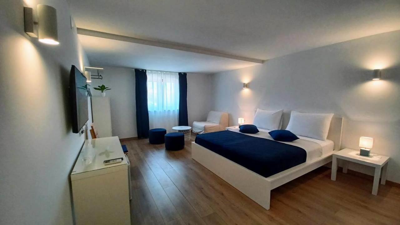 Amaryllis Residence, Apartment Diana & Deluxe Rooms With Shared Kitchen Veli Losinj Luaran gambar