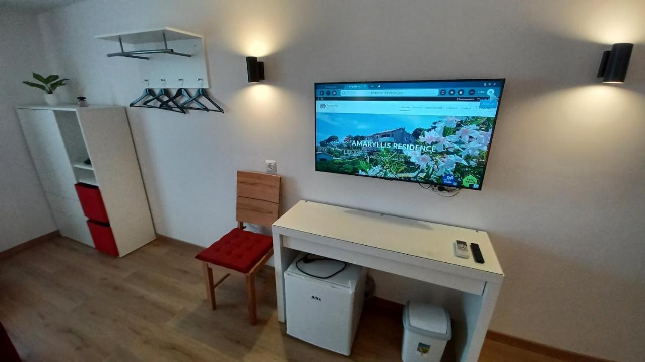 Amaryllis Residence, Apartment Diana & Deluxe Rooms With Shared Kitchen Veli Losinj Luaran gambar