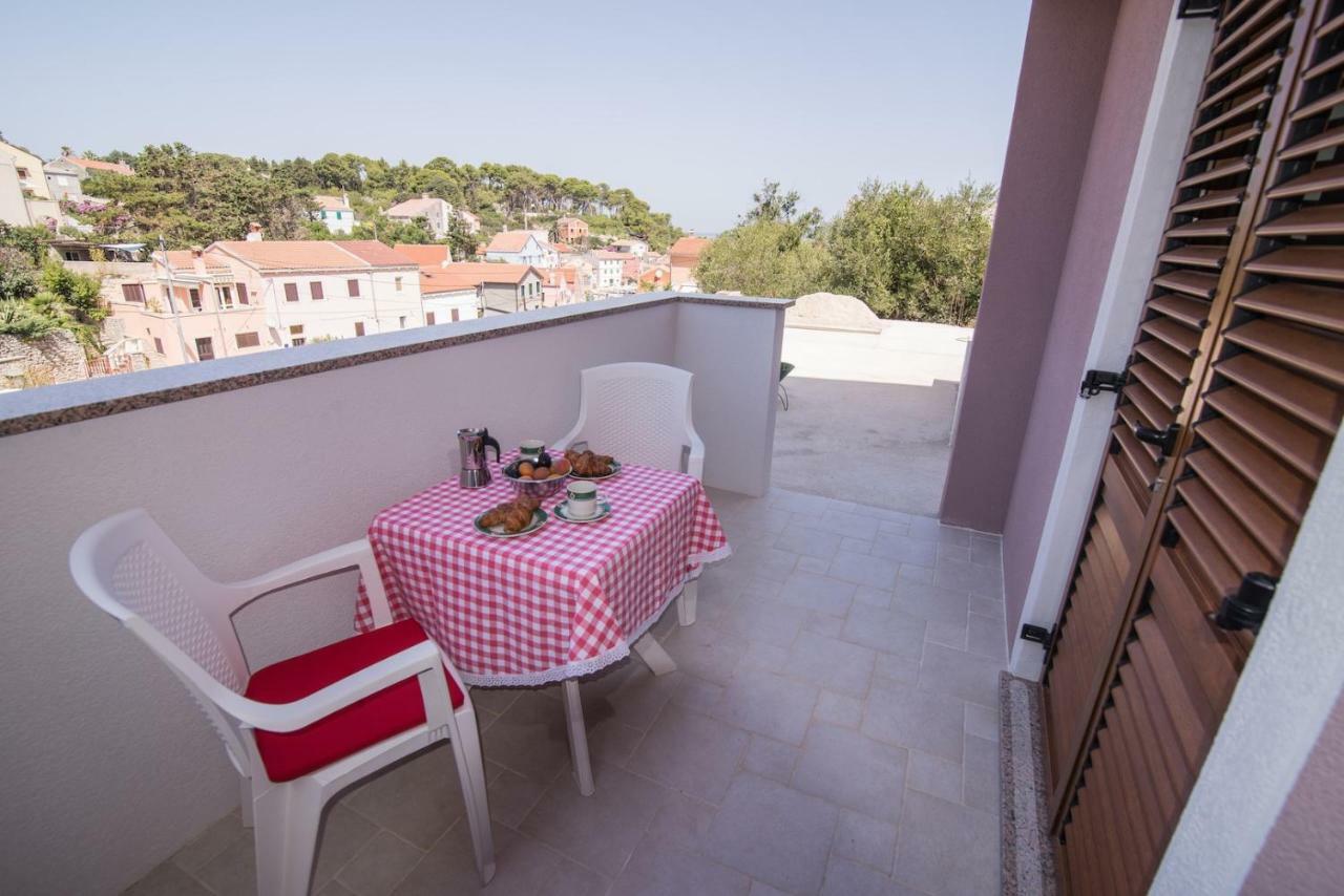 Amaryllis Residence, Apartment Diana & Deluxe Rooms With Shared Kitchen Veli Losinj Luaran gambar