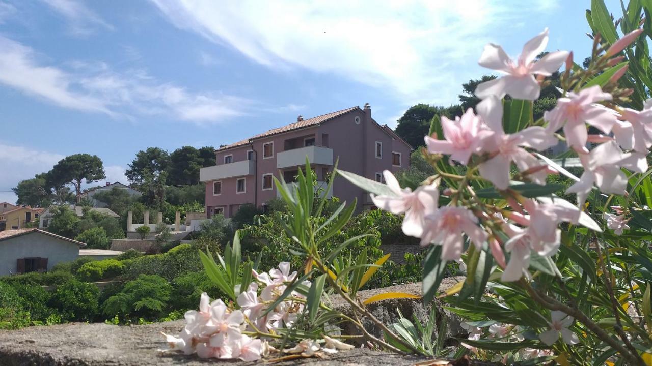 Amaryllis Residence, Apartment Diana & Deluxe Rooms With Shared Kitchen Veli Losinj Luaran gambar